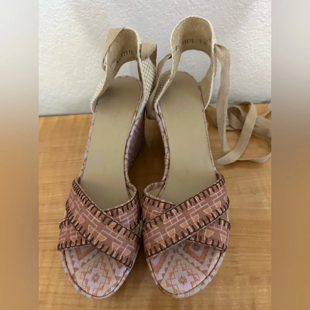 Theodora & Callum Stuart Weitzman Biarritz Pink & Orange Ikat Wedge Sandals -9.5
